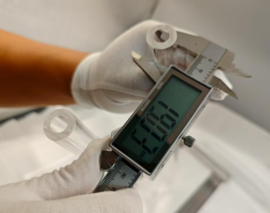 Room-Temperature High-Pressure Quartz Tube